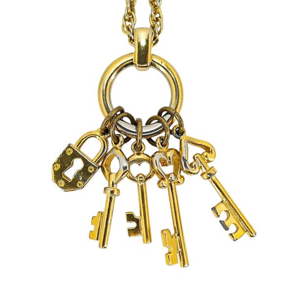 Vintage Trifari Victorian Romantic Revival Gold Tone Key & Lock Charm Necklace - Picture 1 of 7